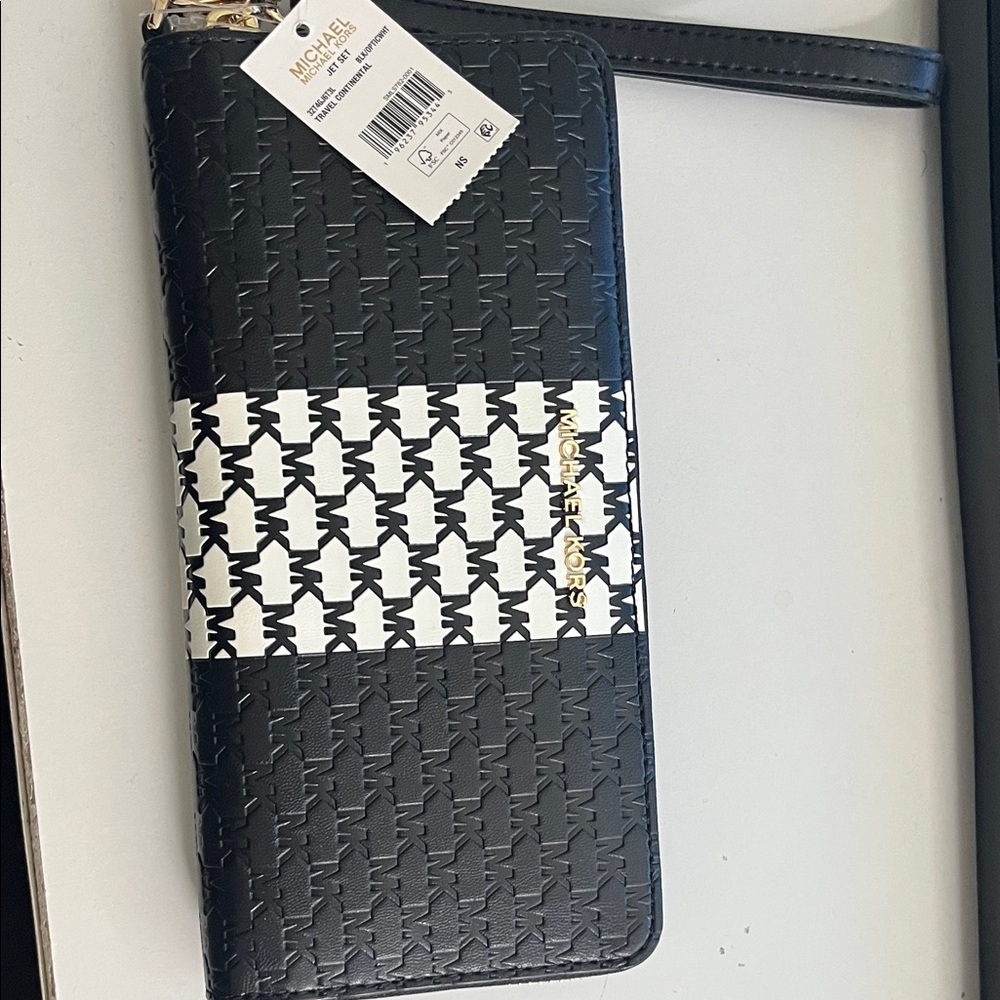 Michael Kors Wristlet Wallet